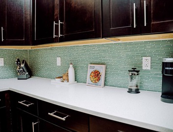 Luxe 2BR Townhouse | Free Parking | Private Entry 3