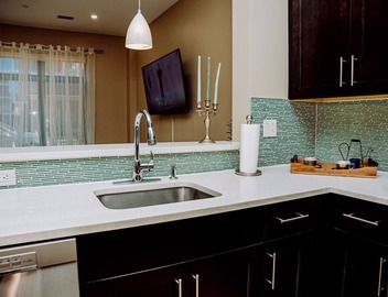 Luxe 2BR Townhouse | Free Parking | Private Entry 5