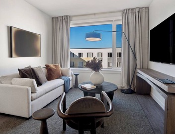 Luxe Everett 2BR–2BA w/Pool, Gym & Parking 4