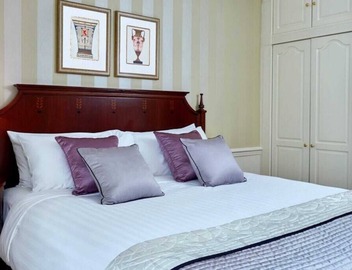 Luxe Living in Mayfair with Marriott's 2BR Deluxe Suite 2