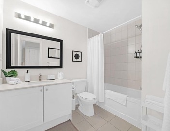 Luxe Toronto Townhome, Rooftop Terrace, Parking 4