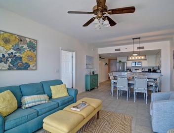 Luxurious beach front 3 BR condo - Use our Beach Chairs - 10th floor of Bristol 3