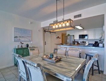 Luxurious beach front 3 BR condo - Use our Beach Chairs - 10th floor of Bristol 2