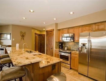Luxurious Crystal Peak Lodge, 2 BR/2 BA, Ski-in/Ski-Out 2