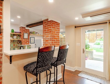 Luxurious DC garden apartment w/King bed, for work and play, steps to Metro 2