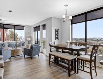 Luxurious Downtown High floor Corner-2bd2bth-#520 3