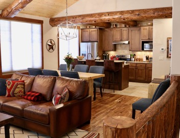 Luxurious Home,1 acre,6mile-W.Park,Hot tub,33miles-RMNP, 2 Masters, Steam Shower 2
