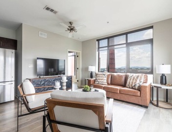 Luxurious large Downtown Top Floor Corner 2 Bed 2 bath - #621 4
