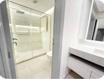 Luxurious Modern Flat with Nile & Pyramids View 3