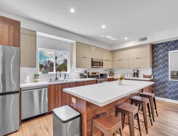 Luxurious Townhome 3