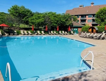 Luxurious updated 1BR Mtn-Front Condo w/Deck & Fireplace 3