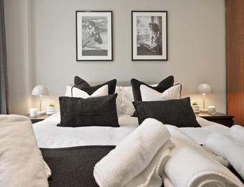 Luxury 1 bed flat, minutes from Canary Wharf and South Quay Station 4