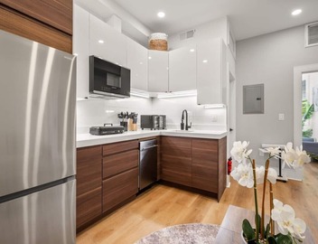 Luxury 1BR: Sleek Kitchen + City Charm | Suite 2 4