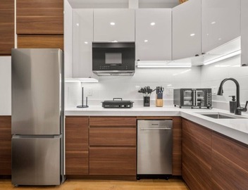 Luxury 1BR: Sleek Kitchen + City Charm | Suite 2 5