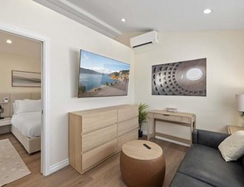 Luxury 1BR Suite Kitchen, Fireplace, Laundry, BBQ 2