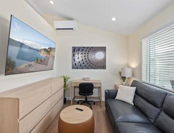 Luxury 1BR Suite Kitchen, Fireplace, Laundry, BBQ 4