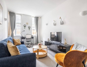 Luxury 2 Bedroom Apartment near London Bridge Sleeps 6 Tube Across Street 4