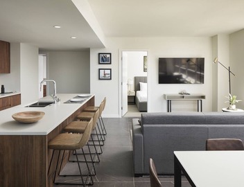Luxury 2-Bedroom Suite w/Balcony, Pools, Gym & More in Seattle's Heart! 2