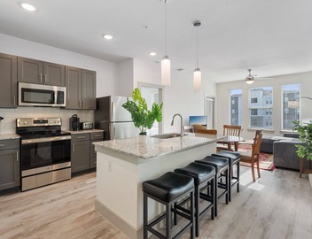 Luxury 2BD/2BA Next to Airport 3689 3