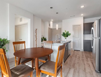 Luxury 2BD/2BA Next to Airport 3689 4