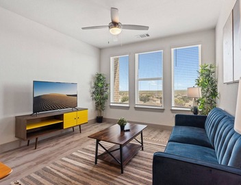 Luxury 2BD/2BA Next to Airport dpp6 5