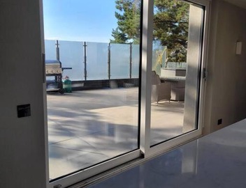 Luxury 3 bed flat with large terrace, sea views and hot tub 5