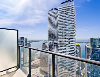 Luxury 3-Bedroom 2-Bathroom with Pool Gym & Parking 5 Minutes to CN Tower 2
