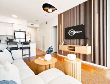 Luxury 3-Bedroom 2-Bathroom with Pool Gym & Parking 5 Minutes to CN Tower 4