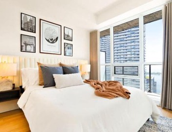 Luxury 3-Bedroom 2-Bathroom with Pool Gym & Parking 5 Minutes to CN Tower 5