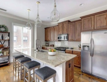Luxury Bay Street Condo featuring Dual King Suites 2