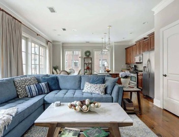 Luxury Bay Street Condo featuring Dual King Suites 3