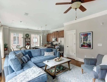 Luxury Bay Street Condo featuring Dual King Suites 4