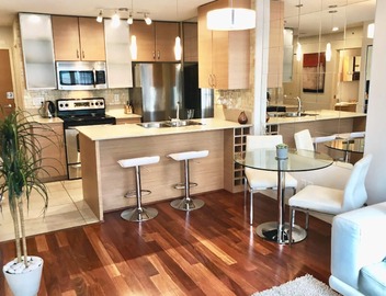 Luxury Beautiful Suite in the Heart of Downtown - Steps to BC Place Stadium! 2