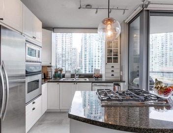 Luxury Coal Harbour 2 bed 2 bath w/Stunning Views 4