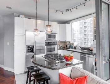Luxury Coal Harbour 2 bed 2 bath w/Stunning Views 5