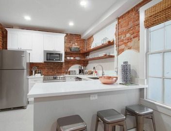 Luxury Condo 1 Bed 1.5 Bath Block off Magazine 4