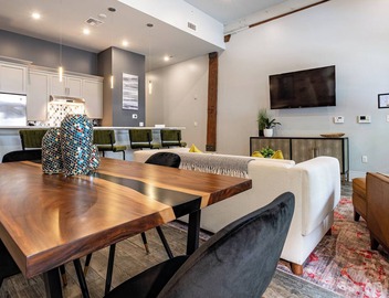 Luxury Condo Walk Anywhere & Everywhere! The Bordeaux 2