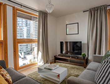 Luxury cosy apartment with stunning London skyline views! 2