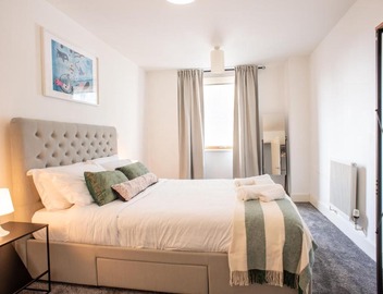 Luxury cosy apartment with stunning London skyline views! 4