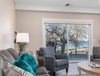 Luxury Downtown 2BDR Lake View Penthouse Condo steps to Beach 303E 5
