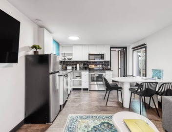 Luxury Downtown Home With SPA 3
