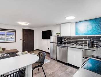 Luxury Downtown Home With SPA 4