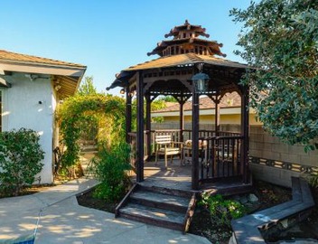 Luxury Estate with Sparkling Pool & Elegant Amenities 2