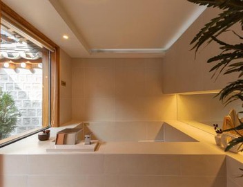 Luxury Hanok Mirror Courtyard 5