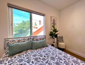 Luxury K-Town Dwelling with private rooftop deck. 5