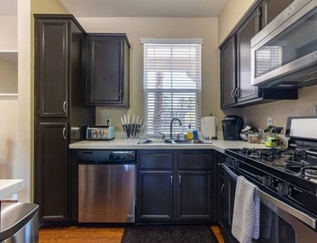 Luxury Modern Suite, King bed, Fast Wifi 3