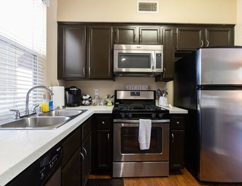 Luxury Modern Suite, King bed, Fast Wifi 4