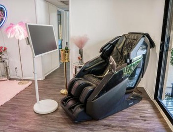 Luxury Pool View Spa Suite-Massage Chair-Steam Sauna-Welcome Champagne ! 4