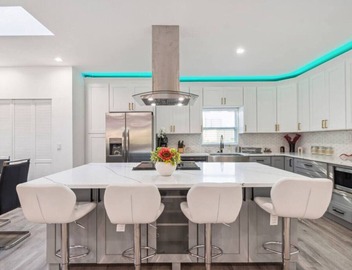 Luxury, Resort-style 4bedrooms/2.5bathrooms House! with a Large Pool. 5