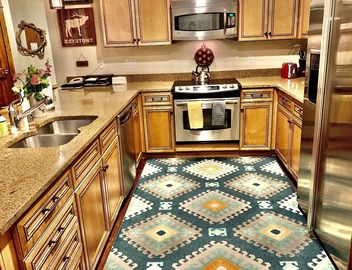 Luxury Spacious Bluesky Condo within 30 yards of the Snowflake Lift 2BR/2 BA 2